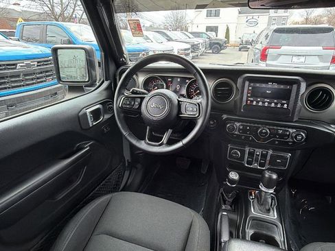 Used 2018 Jeep Wrangler Unlimited Sport S image 34