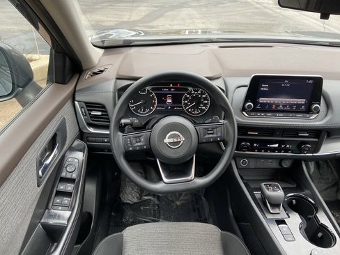 Used 2023 Nissan Rogue SV image 8