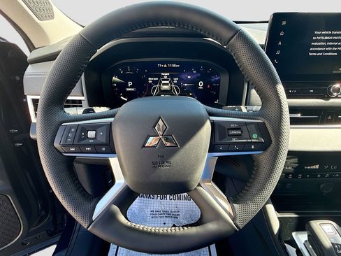 New 2026 Mitsubishi Outlander SE image 11