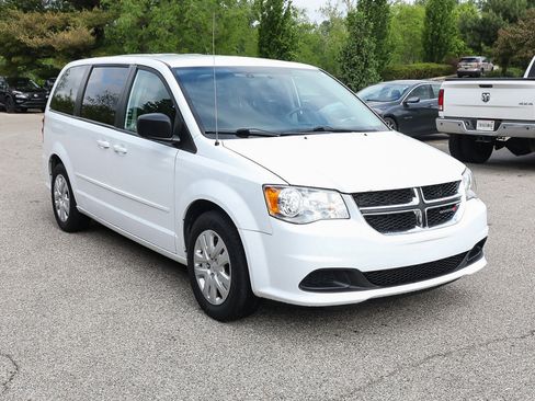 Used 2017 Dodge Grand Caravan SE FWD image 8