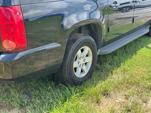 Used 2011 GMC Yukon XL SLT RWD image 14