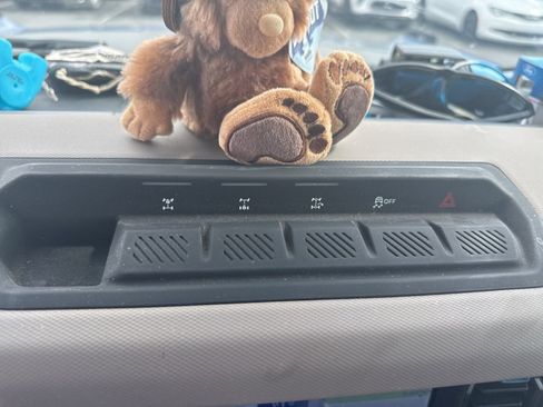 Used 2022 Ford Bronco Wildtrak image 14