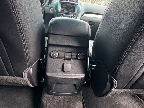 Used 2016 Ford Explorer XLT w/ Equipment Group 202A image 21