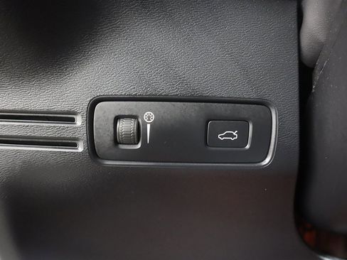 Used 2021 Volvo XC40 T5 R-Design image 55