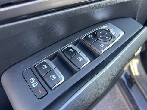 Used 2024 Kia Sorento S image 32