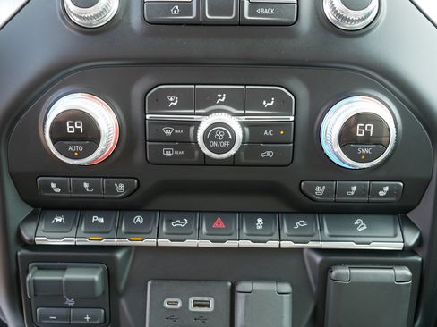 Used 2019 GMC Sierra 1500 SLT w/ SLT Premium Plus Package AWD/4WD image 23