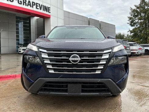 Used 2025 Nissan Rogue SV FWD image 3