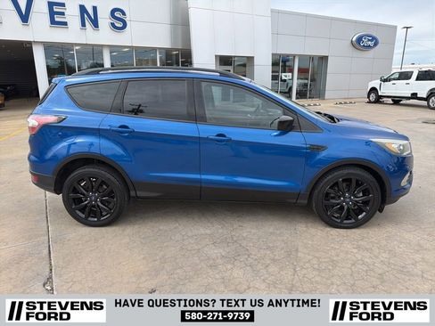 Used 2017 Ford Escape SE w/ Equipment Group 201A FWD image 3