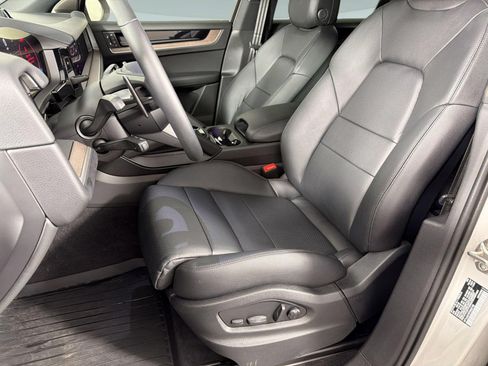 Certified 2026 Porsche Cayenne AWD/4WD image 5