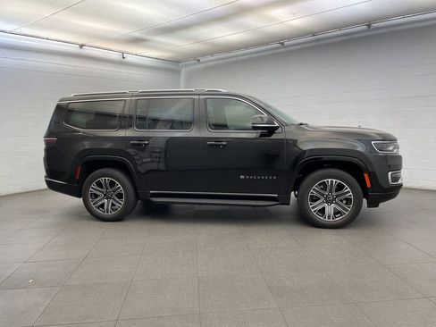 New 2025 Jeep Wagoneer 4WD image 2