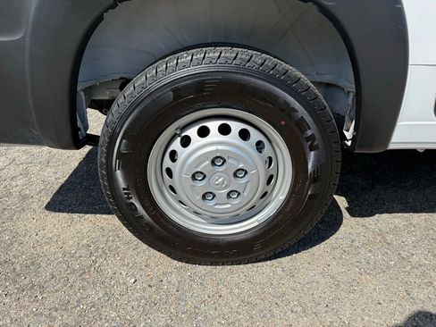 Used 2026 RAM ProMaster 2500 w/ Convenience Group FWD image 27