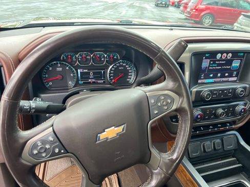 Used 2015 Chevrolet Silverado 1500 High Country w/ High Country Premium Package AWD/4WD image 11
