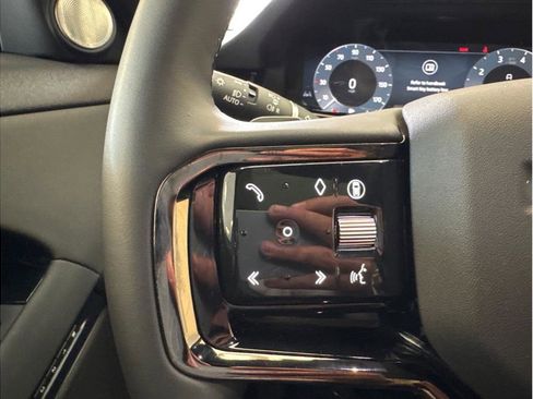 Used 2024 Land Rover Range Rover Evoque Dynamic SE image 18