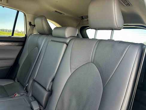 Used 2021 Toyota Highlander Limited image 20