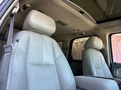 Used 2013 Chevrolet Tahoe LT RWD image 18