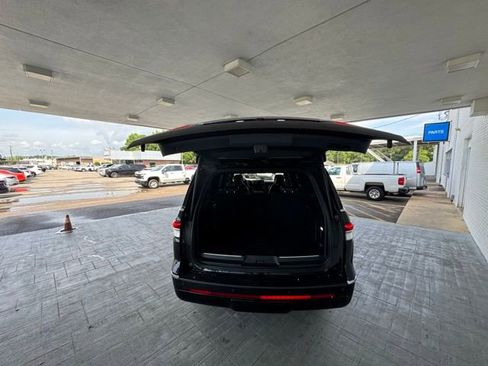 Used 2023 Lincoln Navigator L Reserve image 8