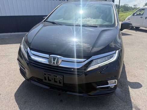 Used 2018 Honda Odyssey Elite image 2