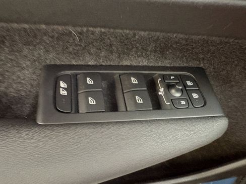 Used 2023 Volvo C40 P8 Recharge Ultimate image 27