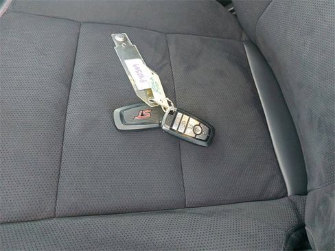 Certified 2025 Ford Explorer ST image 35