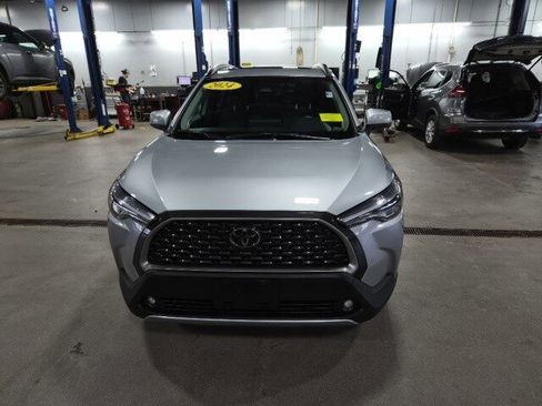 Used 2024 Toyota Corolla Cross XLE w/ Convenience Package image 3