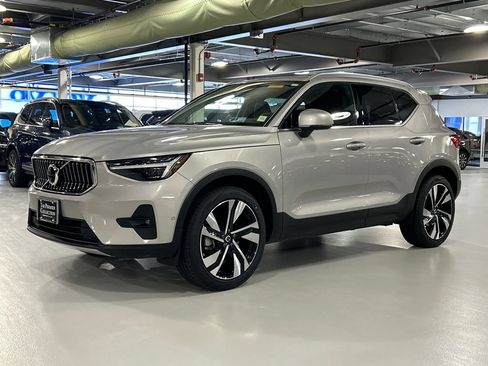 Certified 2024 Volvo XC40 B5 Plus w/ Protection Package Premier AWD/4WD image 5