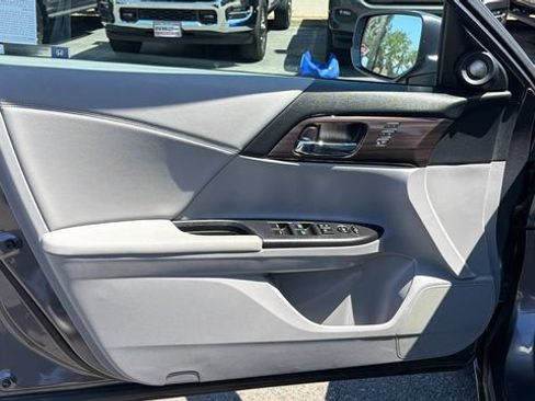 Used 2017 Honda Accord EX-L image 17