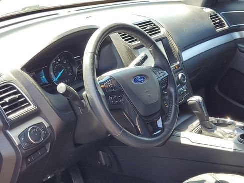 Used 2017 Ford Explorer XLT w/ Equipment Group 202A FWD image 12