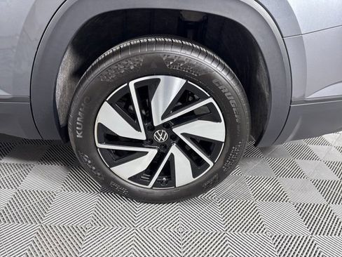 Used 2025 Volkswagen Atlas SE image 11