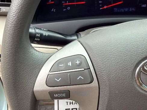 Used 2010 Toyota Camry LE FWD image 15