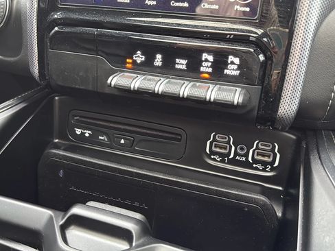 Used 2019 RAM 1500 Limited AWD/4WD image 36