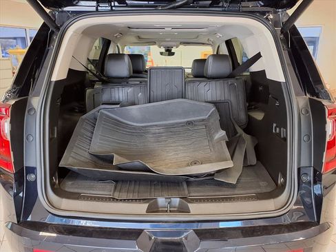 Used 2021 GMC Acadia Denali w/ Denali Technology Package image 17