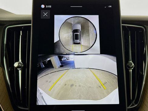 Used 2026 Volvo XC60 B5 Plus w/ Climate Package PRO image 13