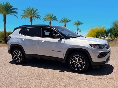 Used 2025 Jeep Compass Limited AWD/4WD image 7