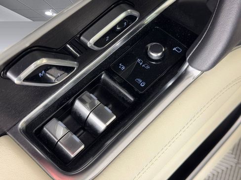 Used 2023 Land Rover Range Rover SE image 23