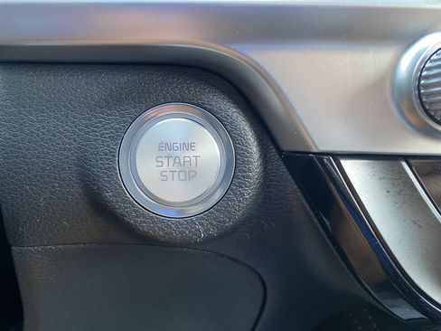 Used 2024 Kia Telluride EX w/ EX Captain's Chair Package FWD image 27