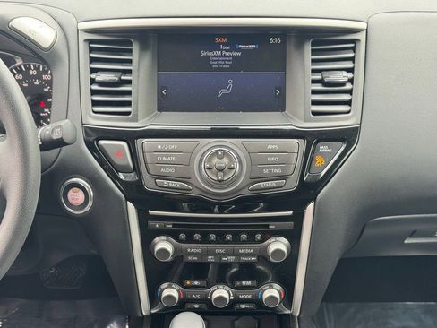 Used 2017 Nissan Pathfinder SV image 20