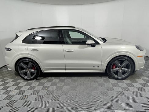 Used 2025 Porsche Cayenne GTS AWD/4WD image 8
