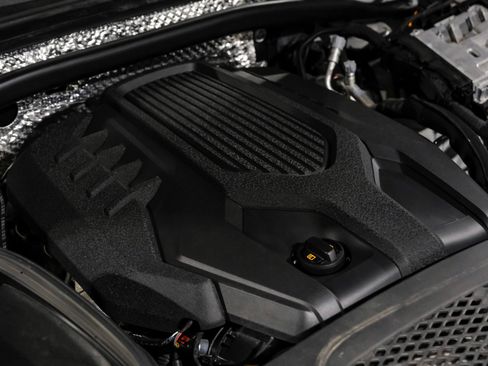 Used 2024 Porsche Macan AWD/4WD image 56