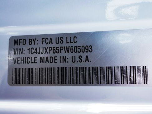 Used 2023 Jeep Wrangler Unlimited Sahara w/ Cold Weather Group image 14