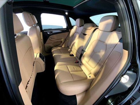 Certified 2023 Porsche Macan AWD/4WD image 24