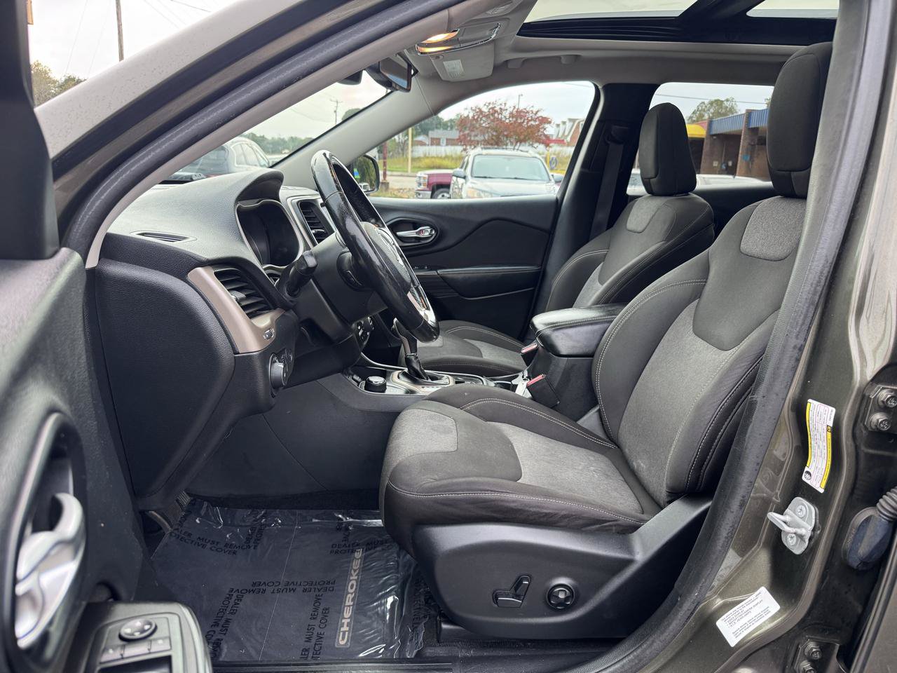 Used 2014 Jeep Cherokee Latitude w/ Comfort/Convenience Group AWD/4WD image 10