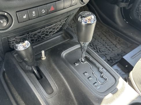 Used 2014 Jeep Wrangler Unlimited Rubicon w/ Connectivity Group AWD/4WD image 17