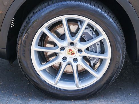 Used 2021 Porsche Cayenne Coupe AWD/4WD image 12