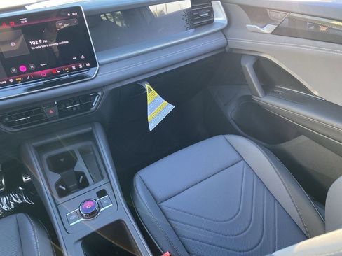 New 2026 Volkswagen Tiguan SE R-Line image 12