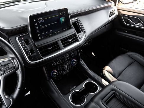 Used 2022 Chevrolet Suburban LT w/ Luxury Package image 16