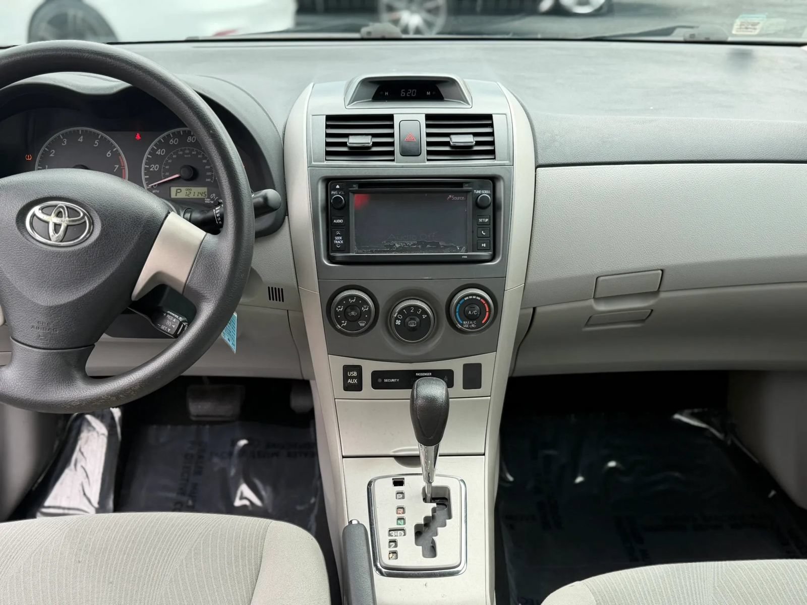 Used 2013 Toyota Corolla LE FWD image 13