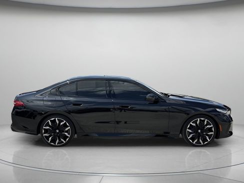 Used 2024 BMW 540i xDrive w/ M Sport Package AWD/4WD image 2