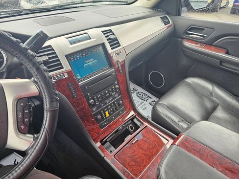 Used 2009 Cadillac Escalade ESV AWD image 30
