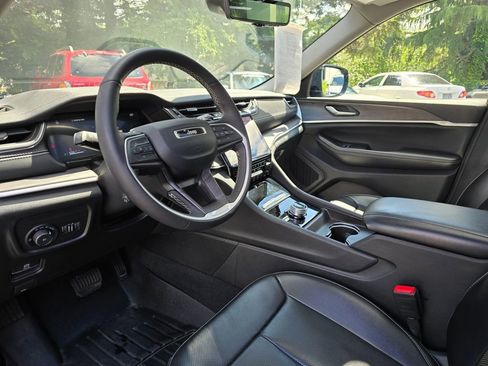 Used 2023 Jeep Grand Cherokee L Limited w/ Luxury Tech Group II AWD/4WD image 12
