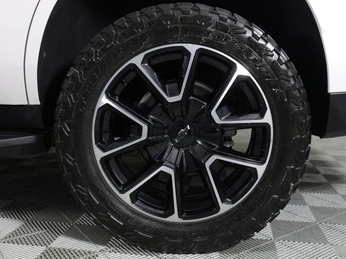 Used 2025 Chevrolet Tahoe RST w/ Comfort Package AWD/4WD image 45